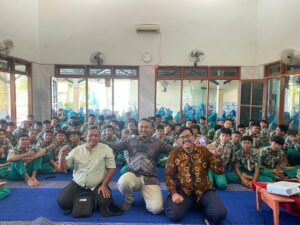 Menumbuhkan Jiwa Wirausaha Sejak Dini: Siswa Kelas IX SMPN 2 Buduran Antusias Mengikuti Seminar Entrepreneurship